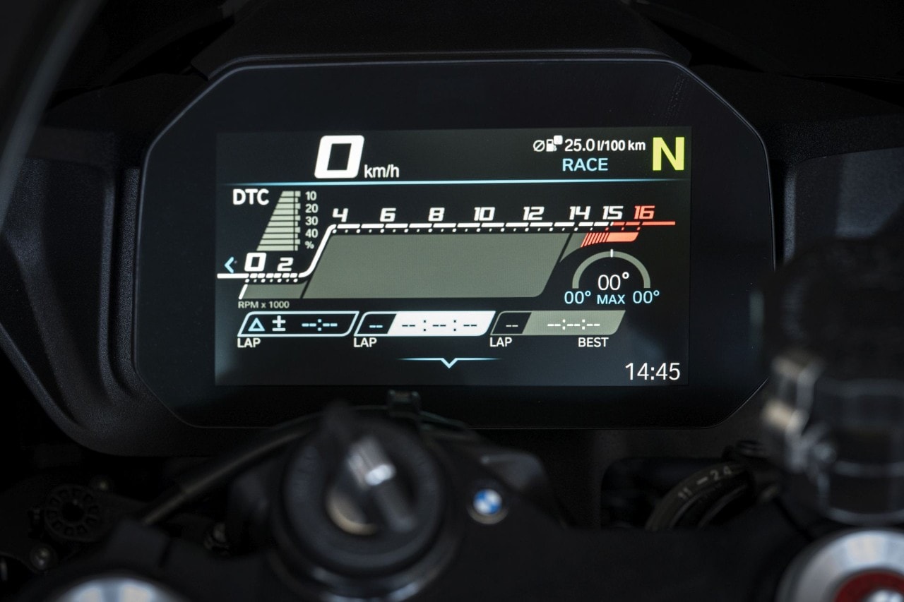 DueruoteTG #238 - Abbiamo guidato in pista la BMW che corre in SBK! 